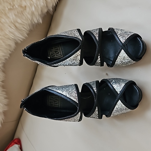 Pour La Victoure, Designer, Silver Platform Party Shoes. Women's 7 - Picture 2 of 4